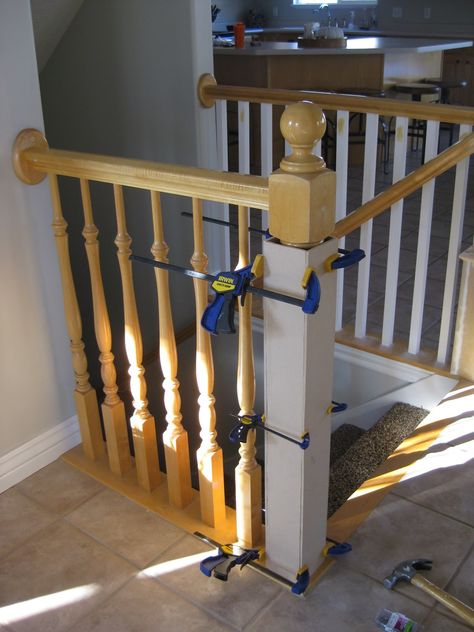 building a new newel post - TDA Decorating and Design featured on @Remodelaholic Banister Remodel, Stair Railing Makeover, Stair Newel Post, Diy Stair Railing, Stair Posts, Stair Banister, Stair Makeover, Handrail Design, Diy Staircase