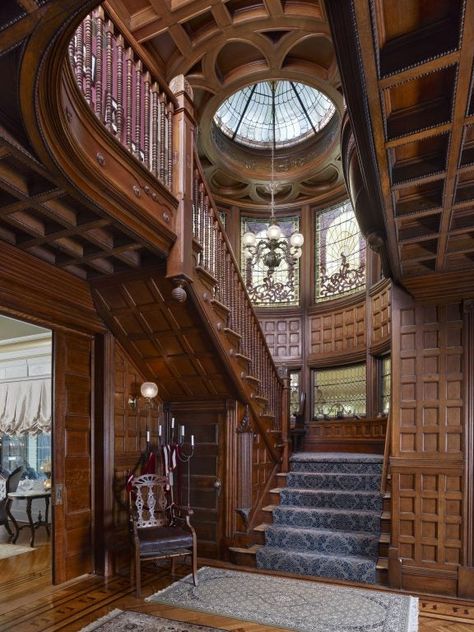 Victorian Staircase, Victorian House Interiors, Queen Anne Victorian, Old Victorian Homes, Helsingor, Victorian Home Interior, Victorian Mansion, Victorian Interior, Victorian Interiors