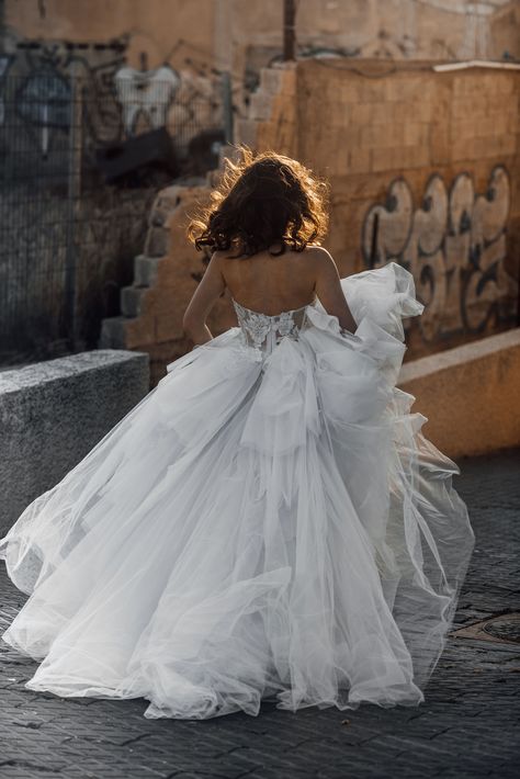 Runaway bride! Only joking, our modern strapless #Alexa ballgown will be a dream wedding dress, who doesn't love a beautiful tulle gown. Wedding Ball Gown, Wedding Dress Low Back, Homecoming Formal Dresses, Runaway Bride, Go Big Or Go Home, White Wedding Gowns, Galia Lahav, Tulle Wedding, Tulle Wedding Dress