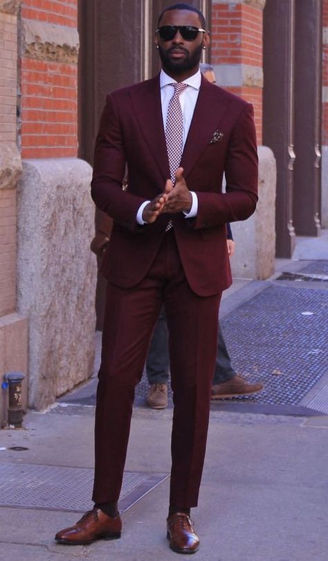 Fresh and Fabulous: Men’s Outfit Inspiration for Fall 2023 Wine Suit Men, Suits Men Burgundy, Party Mens Outfits, Maroon Suit Men, Award Ceremony Outfit, Mens Prom Outfit, Burgundy Suit Men, Prom Outfit Ideas, Dark Red Suit