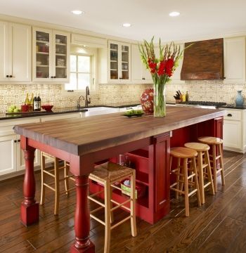 9 ideas & pictures to create an oasis of your kitchen island Kitchen Islands Ideas With Seating, Dapur Rustic, Red Kitchen Island, Kitchen Color Red, Red And White Kitchen, Island Table, Kabinet Dapur, Kitchen Island Table, Best Kitchen Designs