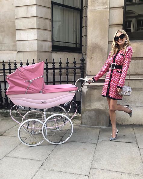 Mommy Photos, Rainy Monday, Vintage Pram, Mommy And Son, Office Chic, Baby Prams, Royal Dresses, 40 Dress, Chic Office