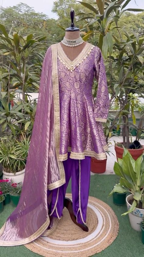 Luxurious Banarasi brocade peplum top paired with Flowy dhoti pants and a stunning golden tissue Dupatta. It is embellished with hand… | Instagram Dhoti Top, Banarasi Suit Designs, Outfit Indian Wedding, Winter Wedding Outfit, Indo Western Outfit, Tissue Dupatta, Banarasi Brocade, Banarasi Suit, Dhoti Pants