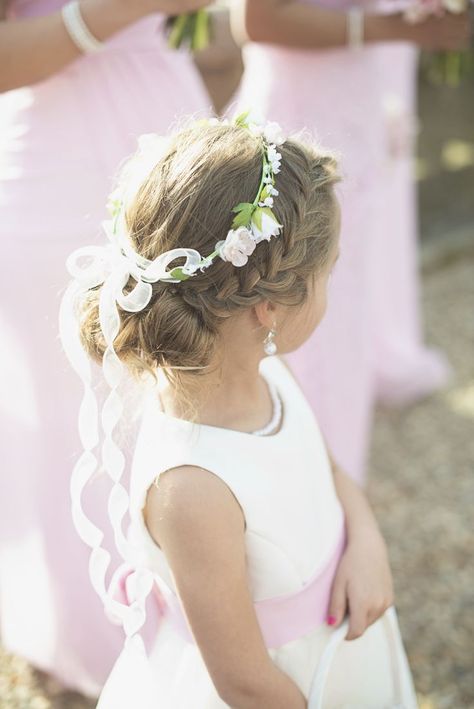 Flower Girl Updo, Flower Girl Wedding Hair, Wedding Hairstyles For Girls, Girls Updo, Communion Hairstyles, Flower Crown Hairstyle, Flower Girl Crown, Multicultural Wedding, Bridesmaid Hair Down