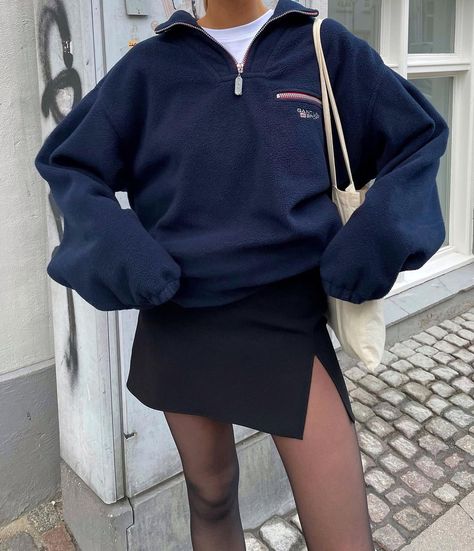 Fleece Outfit Women, Polo Sweater Outfit, Sofia Boman, Fleece Outfit, Winter Skirt Outfit, Autumn Fits, Follow My Instagram, Kpop Fashion Outfits, Knit Outfit