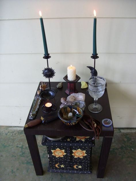 Vještičji ormar (The Broom Closet): Altar Arrangement Sacred Space Altar, Witchcraft Altar, Witch Room, Wiccan Decor, Witches Altar, Eclectic Witch, Wiccan Altar, Pagan Altar, Altar Table