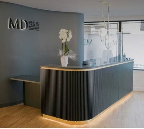 Eye Hospital Interior Design, Clinic Counter Design, Physio Clinic Interior Design, Dental Clinic Interior Design Modern, Modern Clinic Interior Design, Eye Clinic Interior Design, Medical Clinic Design Interiors, Counter Interior Design, Spanish Interior Design