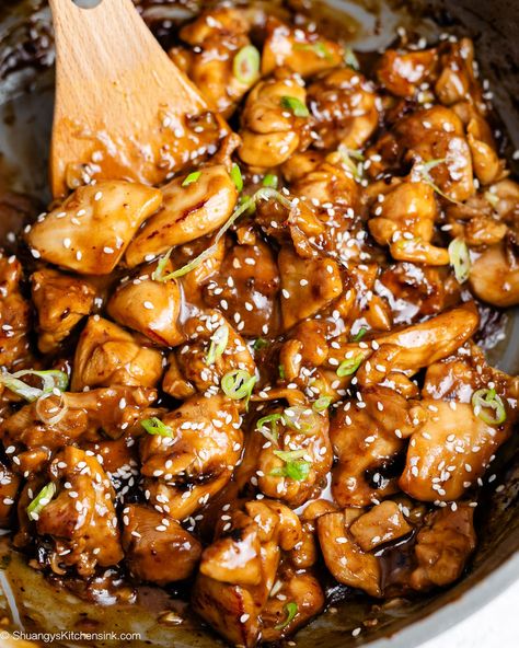 Sesame Ginger Chicken {20 Minutes} | Shuangy's Kitchenink Sesame Ginger Chicken Recipe, Sesame Ginger Sauce, Sesame Ginger Chicken, Ginger Chicken Recipes, Chicken Cubes, Healthy Chinese Recipes, Cheesecake Factory Recipes, Honey Sesame Chicken, Sesame Chicken Recipe