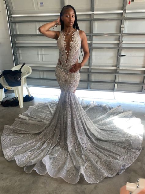 Silver Prom Dresses Black Women, Prom Black Couples, 2k24 Prom, Pearl Prom Dress, Prom Dresses Silver, Grey Prom Dresses, Silver Prom Dresses, Prom Essentials, Prom Black People