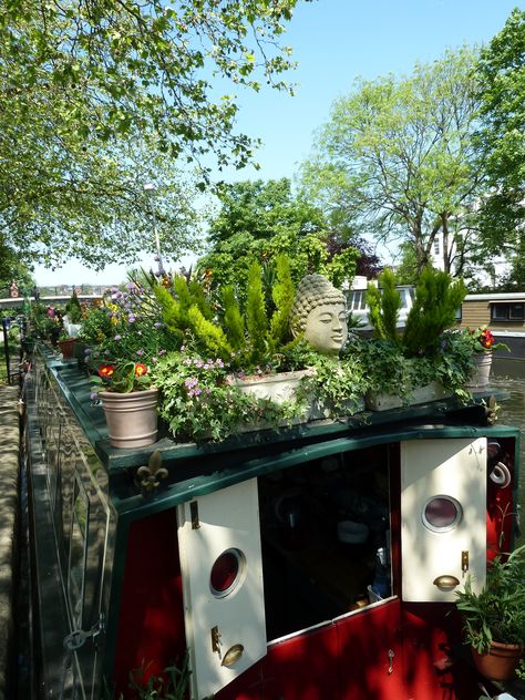 houseboats ,little venice ,london Narrowboat Garden, Narrowboat Exterior Colours, Narrowboat Exterior, Canal Boat House, Canal Boat Exterior, Barge Interior, Canal Boat Interior, Canal Barge, Narrowboat Interiors