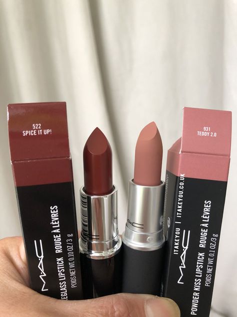 Top Mac Lipsticks, Charlotte Tilbury Lipstick Swatch, Lipstick Colours, Pink Lipstick Shades, Nude Lip Makeup, Mac Lipstick Colors, Nude Pink Lipstick, Mac Lipstick Swatches, Mac Lipstick Shades