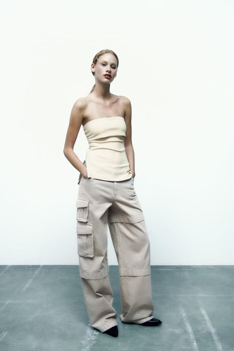 Zara Tube Top Outfit, Zara Cargo Pants, Tube Top Outfits, Cargo Pants Outfit, Studio Table, Italy Outfits, Pinstripe Pants, Zara Fashion, Clothing Photography