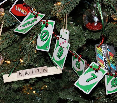 Reuse game pieces Game Christmas Tree, Easy Homemade Christmas Ornaments, Homemade Christmas Ornaments, White Baubles, Easy Ornaments, Midwest Living, Personalised Christmas Decorations, Homemade Ornaments, Holiday Stamping