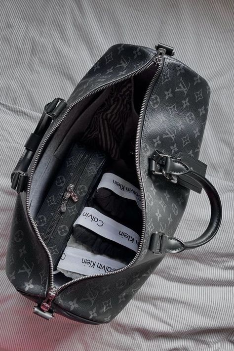 Everyday Bag Essentials, Mens Luxury Lifestyle, Gentleman Aesthetic, Luxury Lifestyle Fashion, Mens Travel, Black Boy, Luxury Lifestyle Dreams, Luxury Aesthetic, Louis Vuitton Men