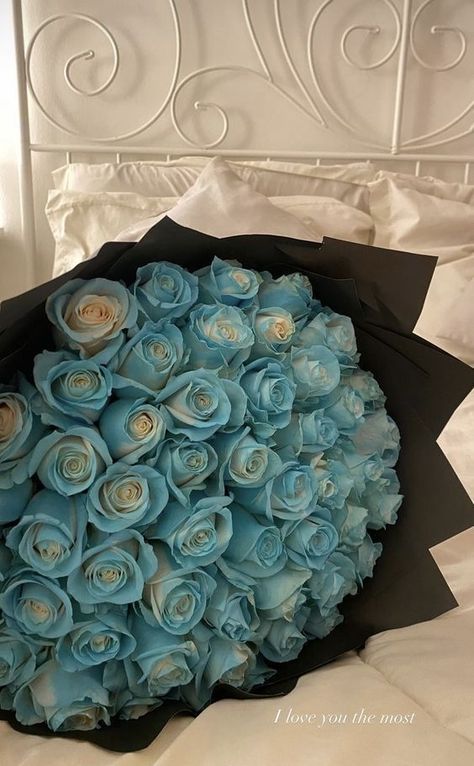 Roses Floral Arrangements, Tiffany Blue Wallpapers, Tiffany Blue Flowers, Baby Blue Eyeshadow, Blue Breakfast, Blair Waldorf Aesthetic, Birkin Mom, Tiffany Rings, Azul Tiffany