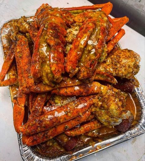 mrsandmrstyles † Seafood Boil Recipes, Crab Boil, Yummy Seafood, Soul Food Dinner, Fine Cooking, Junk Food Snacks, Cooking Seafood, Food Babe, Food Therapy