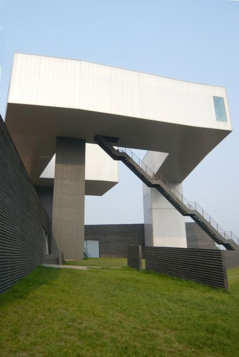 Nanjing Sifang Art Museum / Steven Holl Architects Steven Holl Architecture, Steven Holl, New York Architecture, Stairs Architecture, Spatial Design, Tadao Ando, New Museum, Education Architecture, Nanjing