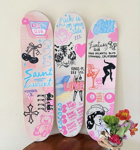 College Wall Art Ideas, Skateboard Wall Art Decor, Skateboard Decks On Wall, Kristen Konefal Art, Skate Board Wall Art, Skateboard Deck Art Aesthetic, Painted Skateboard Wall Art, Painted Skateboard Aesthetic, Sdh Paints Prints