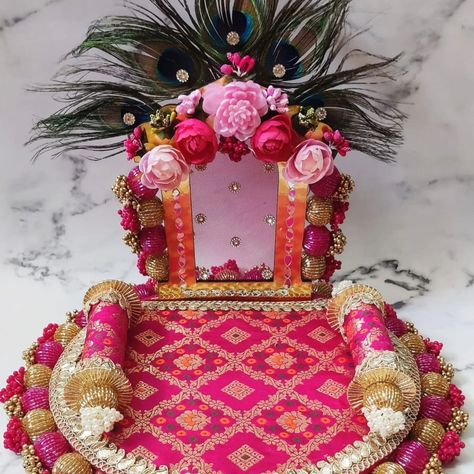 Ladu Gopal Jhula Decoration, Laddu Gopal Singhasan, Mrg Decoration, Krishna Accessories, Jhula Decoration, Ganpati Decoration Theme, Photoshoot Boy, Krishna Dress, Thakur Ji