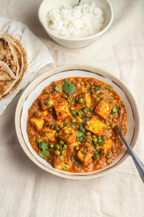 Matar paneer is a traditional North Indian dish of creamy paneer and peas swimming in a mildly spiced tomato sauce. My take on the classic dish can be prepared in just around 30 minutes. Monday Meals, East Recipes, Meatless Mains, Paneer Dishes, Tomato Gravy, Indian Foods, Picky Eating, Paneer Recipes, Food Projects