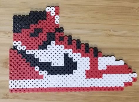 Perler shoe Modele Pixel Art, Easy Perler Bead Patterns, Pokemon Perler Beads, Easy Perler Beads Ideas, Melty Beads, Hama Beads Patterns, Makijaż Smokey Eye, Beads Pictures, Diy Perler Beads