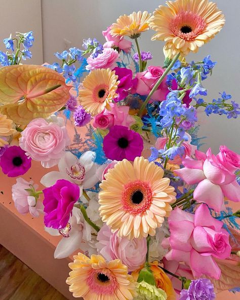 Colorful Flower Bouquet, Boquette Flowers, Prom Flowers, Early Mornings, Nothing But Flowers, Flower Therapy, Beautiful Bouquet Of Flowers, Grad Party, Arte Floral