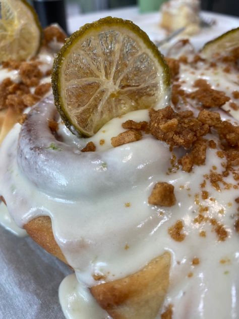 This is a unique variation on the Cinnamon Roll. It has a lime filling, lime frosting, and a graham cracker streusel. #recipe #aesthetic #wholesomeyum #cinnamon #cinnamonrolls #baking #dessert #keylimepie #cooking #cake #cookies #lime Key Lime Cinnamon Rolls, Vienesse Whirls, Graham Cracker Streusel, Lime Frosting, Streusel Recipe, How To Make Pastry, Recipe Aesthetic, Best Cinnamon Rolls, Pie Day