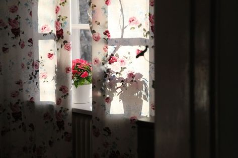 Window Header, Flower Room, Mood And Tone, Love Days, Cute Memes, Cozy Home, Cozy Cottage, Pics Art, Film Aesthetic