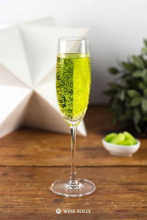 4 Green Wine Cocktails For St. Patrick's Day | Wine Folly Green Alcoholic Drinks, Green Alcohol, St Patricks Day Drinks, Irish Drinks, Wine Folly, Wine Spritzer, Champagne Drinks, St Patricks Day Food, Cocktail And Mocktail