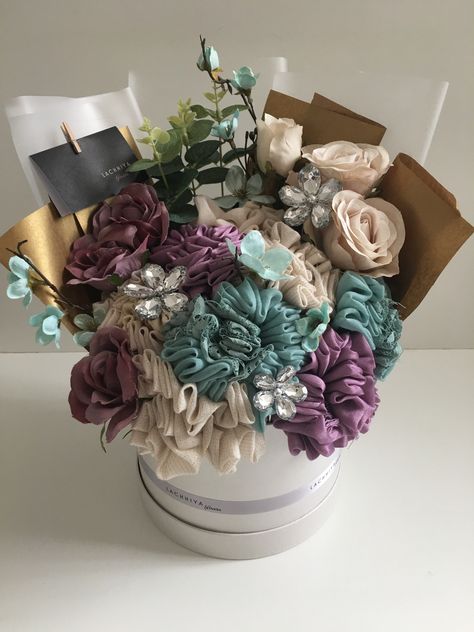 Hijab Flower Bouquet, Scrunchie Bouquet, Scarf Bouquet, Hijab Bouquet, Surprise Birthday Decorations, Wedding Platters, Edible Bouquets, Diy Hair Scrunchies, Bouquet Tutorial