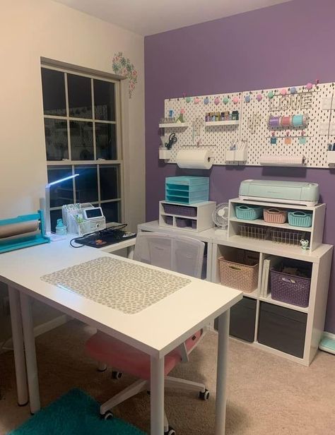 Small Craft Room Layout, Sublimation Station, Office Craft Room Combo, Boutique Office, Pegboard Ideas, Sewing Room Inspiration, Small Craft Rooms, Craft Storage Organization, Ikea Alex