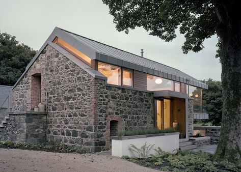 Traditional stone barn updated with a steel-framed living space. Stone Barns, Casas Coloniales, Exterior Cladding, Barn Conversion, Hus Inspiration, Modern Barn, House Extensions, Stone Houses, Stone House