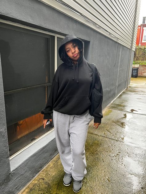 Baddie Outfits Hoodie, Hoodie Season Outfits, Boston Hoodie Outfit, Black Sweatpants Gym Outfit, Black Hoodie Grey Sweatpants Outfit, Baggy Black Hoodie Outfit, Black Essential Hoodie Outfit, Baggie Hoodie Outfit, Grey Oversized Hoodie Outfit