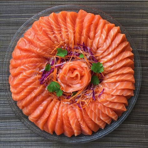 Salmon sashimi for days cut by: @eljanmammadli Sushi & sashimi on www.makesushi.com Salmon Sashimi Recipe, Sashimi Recipe, Sashimi Sushi, Salmon Sashimi, Raw Fish, Sushi Recipes, Best Food Ever, Food Goals, Japan Food