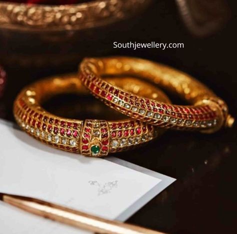 Polki and ruby kadas photo Ruby Bangles Gold, Antic Jewellery, Gold Bangles Indian, Ruby Bangles, Dresses Diy, Indian Bangles, Kundan Bangles, Diy Heart, Antique Gold Jewelry Indian