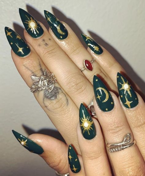 Green Stiletto Nails Designs, Dark Fairy Nails, Poison Ivy Nails, Boho Nails, Witchy Nails, Hippie Nails, Moon Nails, Goth Nails, Stiletto Nails Designs