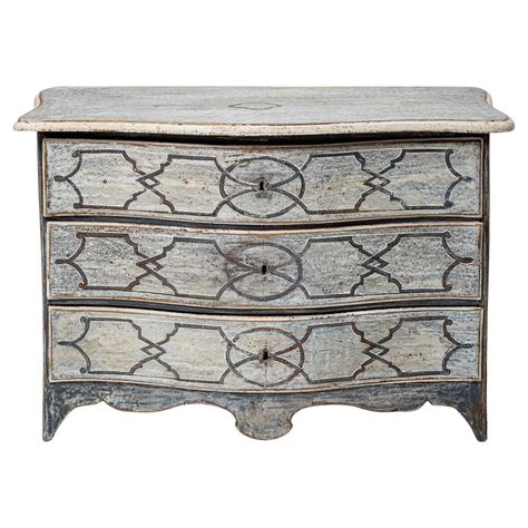 Baroque chest of drawers, around 1770 Drawers Dresser, Goose Creek, Commode Chest, Cabriole Legs, Three Tier, Baroque Fashion, Burled Wood, New Version, Dresser Drawers