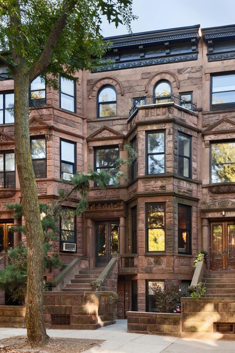 Complete Renovation of a 4-story Romanesque Revival House Appartement New York, Nyc Brownstone, Brownstone Homes, New York Brownstone, New York Townhouse, Townhouse Exterior, San Myshuno, Boston Restaurants, Apartment Exterior