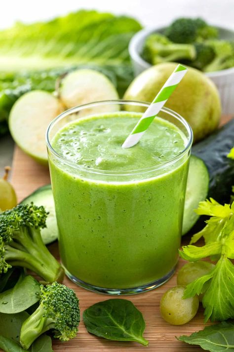 Easy green smoothie recipe provides a healthy nutritional boost to your day! Each sip is full of leafy greens, hearty vegetables, fruit, and Greek yogurt. #greensmoothie #smoothie #healthysmoothie Dinner Smoothie Recipes, Healthy Dinner Smoothies, Tasty Smoothies, Vegetable Smoothie Recipes, Easy Green Smoothie Recipes, Dinner Smoothie, Smoothie Recipes With Yogurt, Easy Green Smoothie, Green Smoothie Recipe