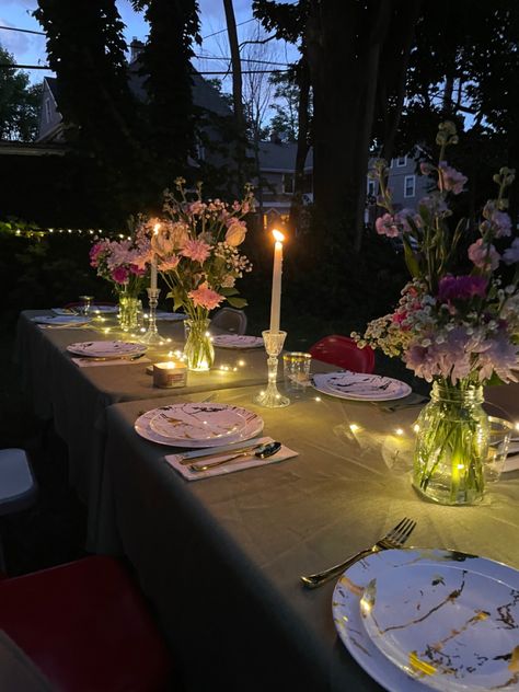 Birthday Dinner Restaurant Decorations, Fairy Party 21st, Outdoor Birthday Dinner Decor, Fairy Lights Dinner Party, Fairycore Dinner Party, Fairy Lights Garden Party, Summer Dinner Table Setting, Garden Party At Night, Backyard 16th Birthday Party