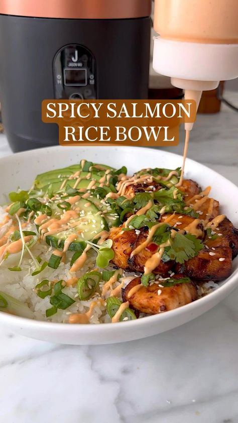 Spicy Salmon Rice Bowl, Hibachi Dinner, Salmon Rice Bowl, Salmon Rice, Plats Healthy, Spicy Mustard, Spicy Salmon, Salmon And Rice, Easy Healthy Meal Prep