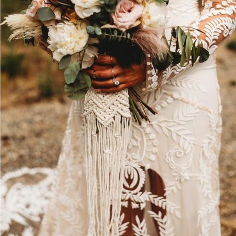 Western Wedding Mother Of The Bride, Western Boho Wedding Dress, Goldenrod Wedding, Winter Western Wedding, Western Spring Wedding, Boho Western Wedding Dress, Rust Boho Wedding, Classy Western Wedding, Modern Western Wedding