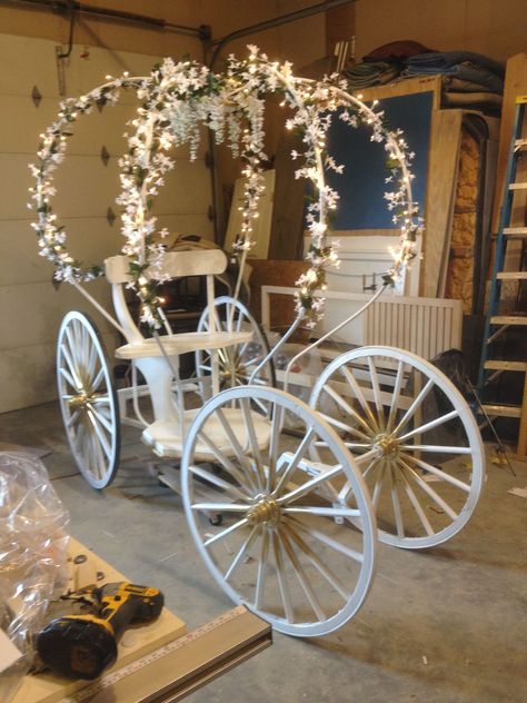 Stroller Decoration, Cinderella Musical, Cinderella's Carriage, Prom Themes, Idee Babyshower, Cinderella Carriage, Princess Carriage, Stage Props, Cinderella Party