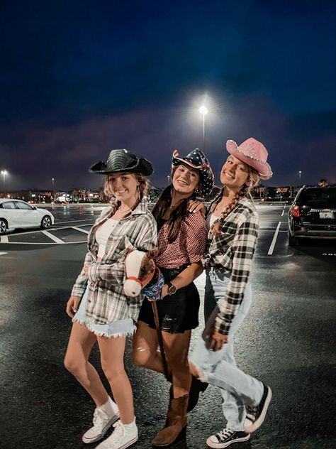 Country Outfits For Spirit Week, Cowgirl School Spirit Day, Cowgirl Football Theme Outfit, Cowboy Football Theme Outfit, Western Theme Spirit Week, Cowgirl Outfits Football Game, Cowgirl Spirit Day, Cowgirl Dress Up Day At School, Western Spirit Day Outfit