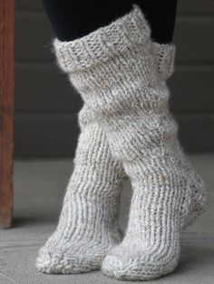 Chunky Boot Socks - Free Pattern Autumn Knitting, Chunky Socks, Diy Sy, Crochet Socks, Knitted Socks, Sock Knitting Patterns, Free Knitting Patterns, How To Purl Knit, Knitted Slippers