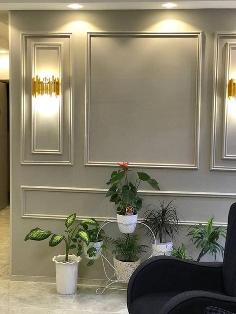 French Wall Molding Living Room, Molding Ruang Tamu, Wall Moulding Ideas Bedroom, Modern Wall Moulding Design, Wall Moulding Ideas Living Room, Wall Molding Living Room, Wall Molding Design, Wall Moulding, Living Room Wall Designs