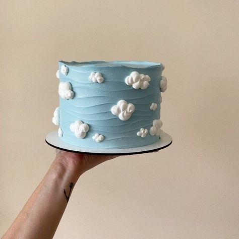 Cute Smash Cakes, Smash Cakes Ideas, Cloud Smash Cake, Cloud Theme Party 1st Birthdays, Blue Cake With Clouds, Something Blue Cake, Blue Cloud Cake, Cake For 1 Birthday, Cool Birthday Cakes For Boys