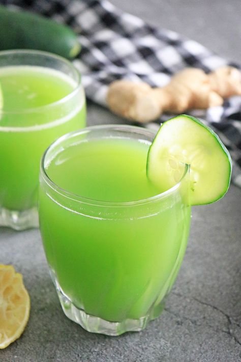 Stay hydrated with this refreshing cucumber juice. It's packed with nutrients like B vitamins, vitamin C, and potassium! Cucumber Juice Recipe, Cucumber Lemonade, Cucumber Water, Cucumber Juice, The Smoothie Diet, Smoothie Diet Plans, Vigan, Juice Recipe, B Vitamins