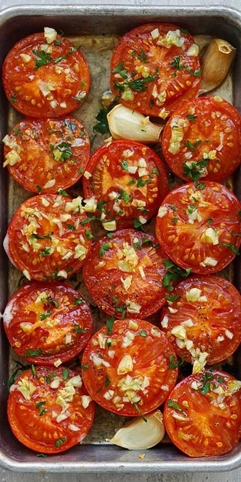 Tomato Dishes, Pasta Vegetariana, Idee Pasto Sano, Tomato Recipes, Veggie Dishes, Roasted Veggies, Roasted Tomatoes, Vegetable Side Dishes, Roasted Vegetables