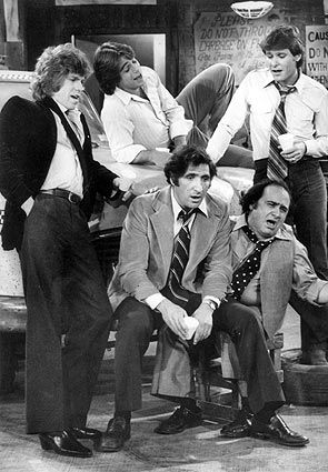 The cast of TV's "Taxi" in 1979, clockwise from left: Jeff Conaway, Tony Danza, Randall Carver, Danny De Vito and Judd Hirsch. Taxi Tv Show, Judd Hirsch, Jeff Conaway, Tony Danza, 1970s Tv Shows, Vintage Television, Classic Television, Old Shows, Great Tv Shows